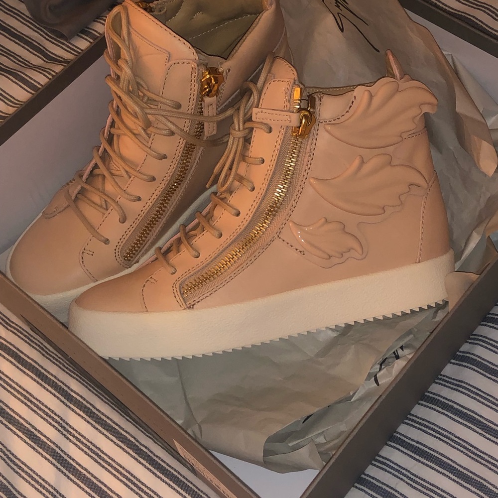 NEW Giuseppe Zanotti Winged Leather Sneakers